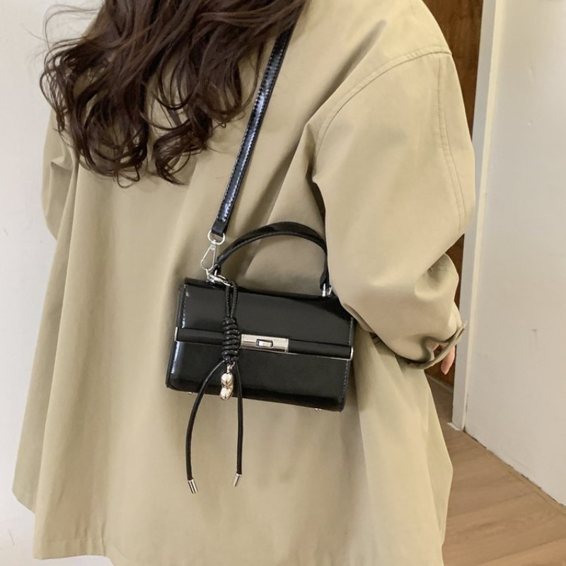 Luxe lederen, modieuze, elegan - Vintage Fashion Paris recensie en prijs
