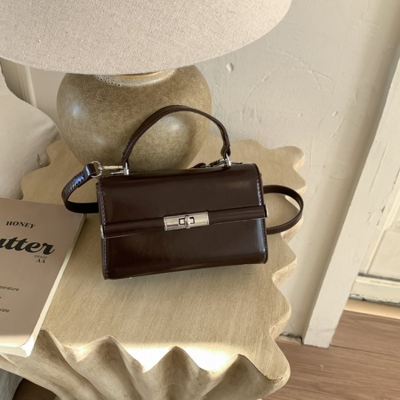 Luxe lederen, modieuze, elegan - Vintage Fashion Paris recensie en prijs